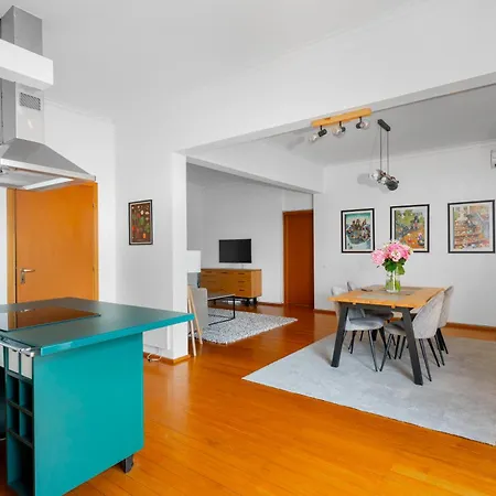 Charming 2bd In The Heart Of The
